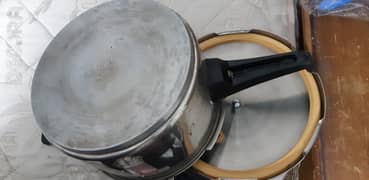 Omega pressure cooker