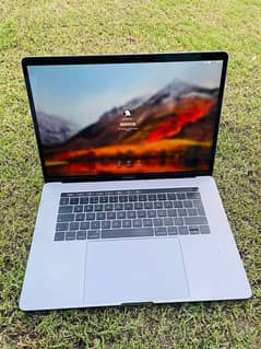 MacBook pro 15 inch 2019 Touch bar Core i7