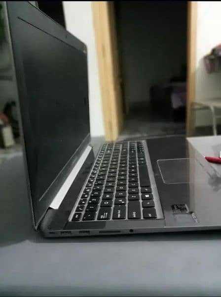 Asus Gaming laptop zenbook 4