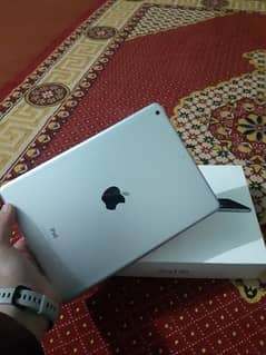IPAD AIR WITH BOX 1 RAM 16 STORAGE BEST FOR GAMING PRICE IS NEGOTIABLE 0