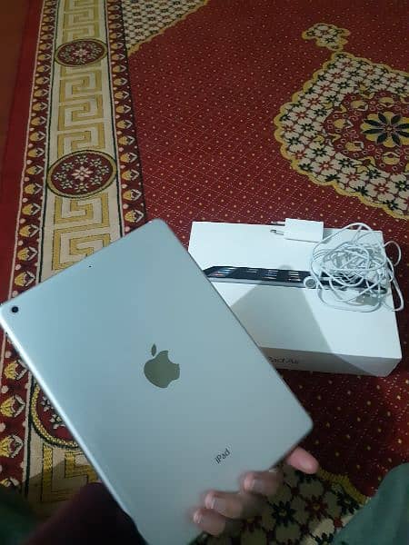 IPAD AIR WITH BOX 1 RAM 16 STORAGE BEST FOR GAMING PRICE IS NEGOTIABLE 3