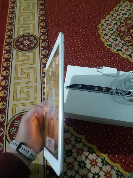 IPAD AIR WITH BOX 1 RAM 16 STORAGE BEST FOR GAMING PRICE IS NEGOTIABLE 5