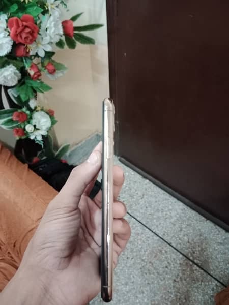 iphone 11 pro max 64 gb PTA approved with box 2