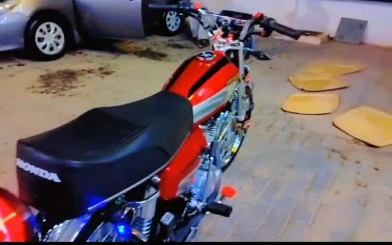 Honda self start bike Urgent for sale . Contact the Number 03149784688 3