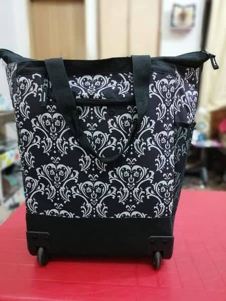 Black Wheeled Trolley bag, Imported 8