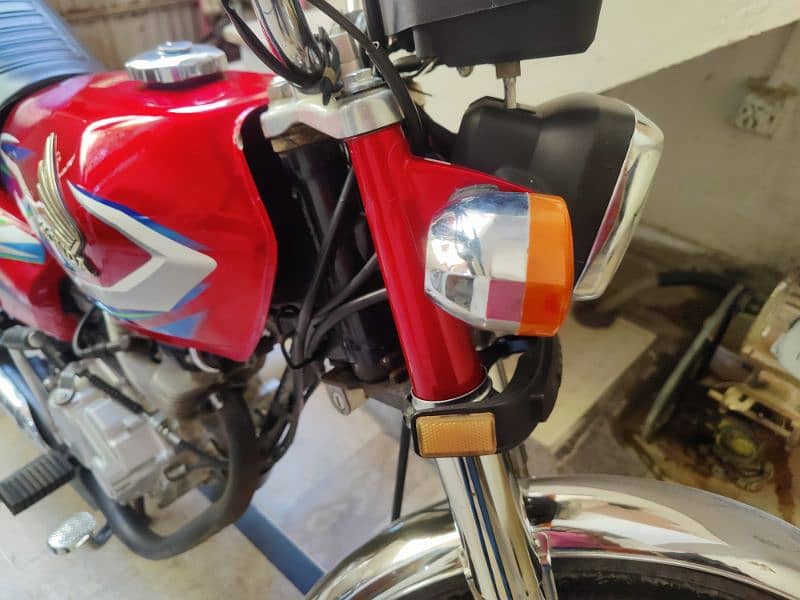 HONDA 125 2022-8month karachi number 3