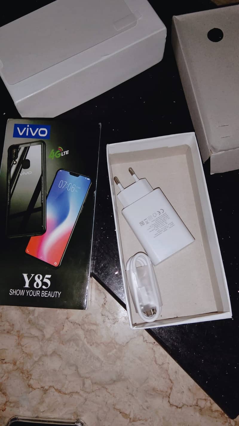 VIVO Y85 BRAND NEW PHONE 4GB RAM & 64GB Storage with Charger 2