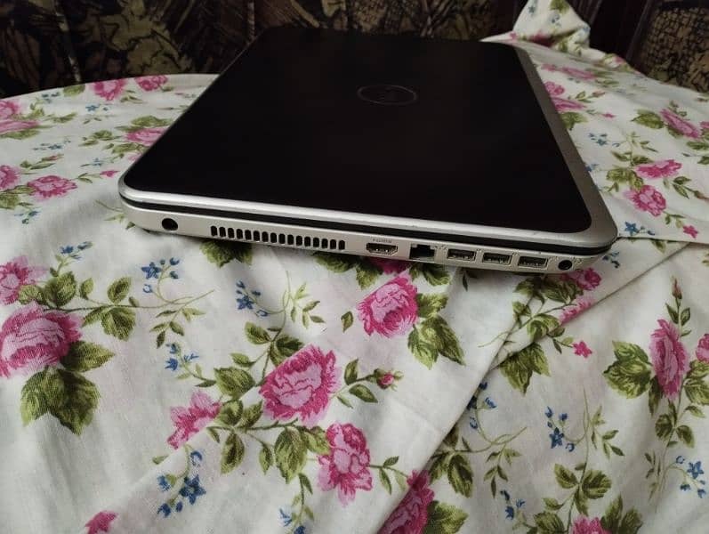 Dell Touch Screen Laptop. . . . . Core i3 4th Generation 1