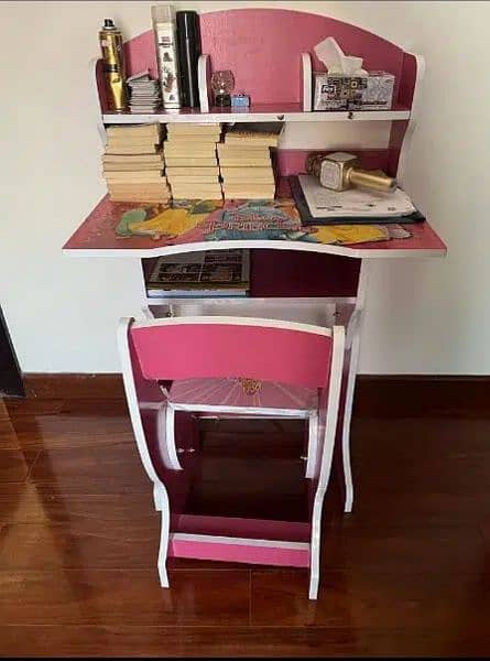 Study tabel set for children. Pink in color. 2