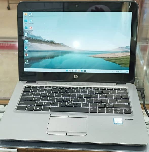 Tuch hp model 820G3 6th 16gb ram 512gb ssd core i5 0