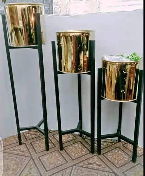 Golden Stainless Steel Pot With Metal Stands Manifucture 1