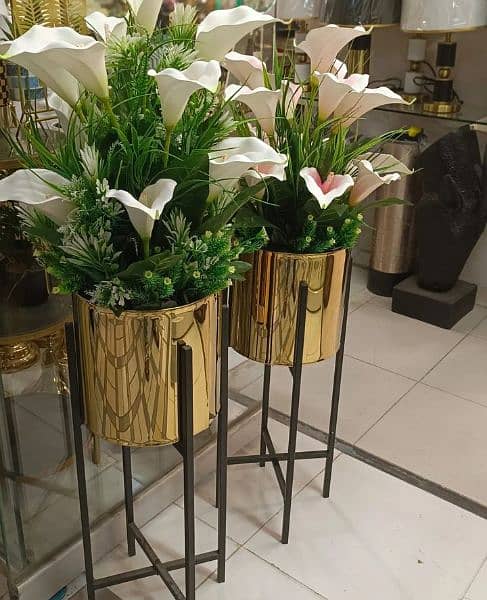 Golden Stainless Steel Pot With Metal Stands 9