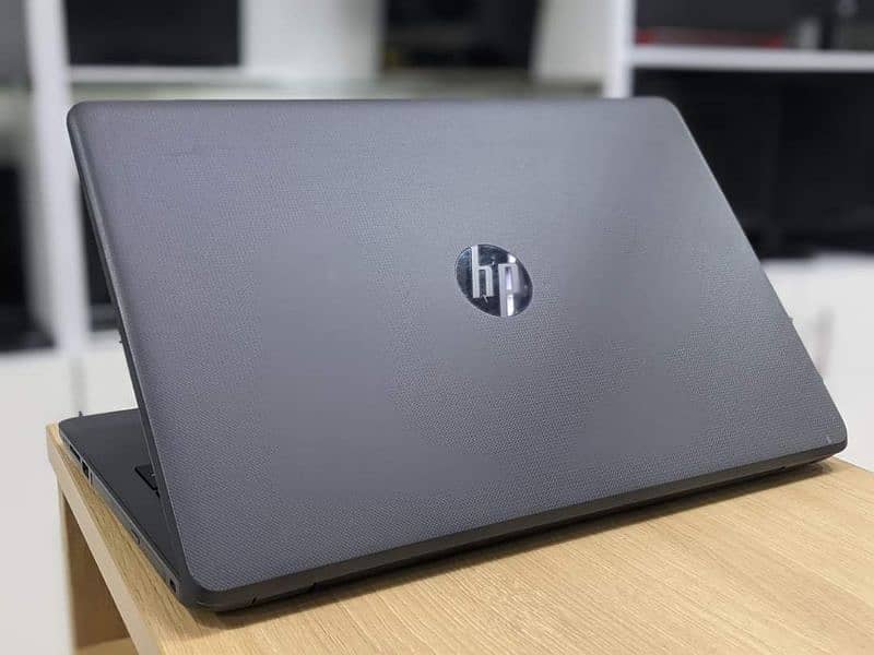 Hp 250 g7 i5 8th gen 8gb/256gb ssd 0