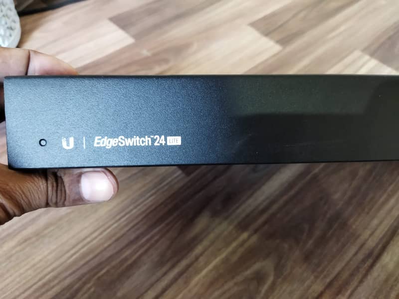 Ubiquiti ES-24-Lite EdgeSwitch 24 Lite 24-Port Managed Network Switch 2
