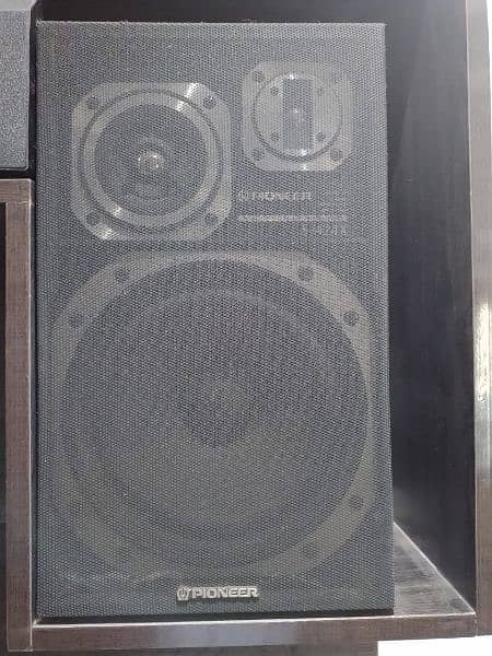 Pioneer 3 way speakers (( PRICE REDUCED)) 0
