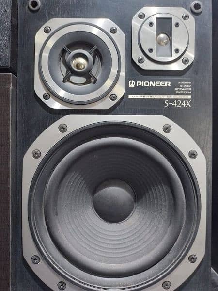 Pioneer 3 way speakers (( PRICE REDUCED)) 1