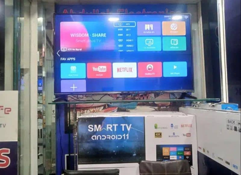 43  INCH LED TV , SMART , 4K UHD  , 3 YEAR WARRANTY 03044319412 7