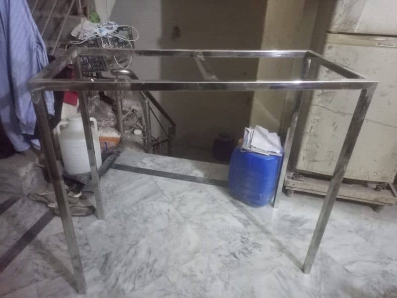 2 stainless steel stands 0
