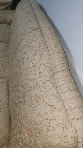 5 seaters sofa set in best condition 5