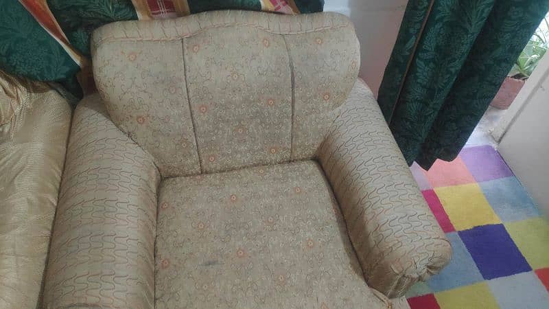 5 seaters sofa set in best condition 11