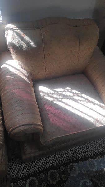 5 seaters sofa set in best condition 12