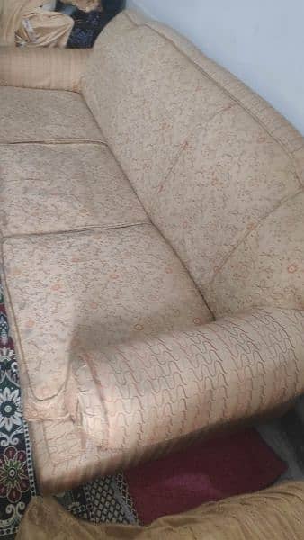 5 seaters sofa set in best condition 13