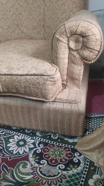 5 seaters sofa set in best condition 14