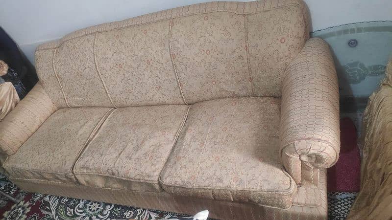 5 seaters sofa set in best condition 15