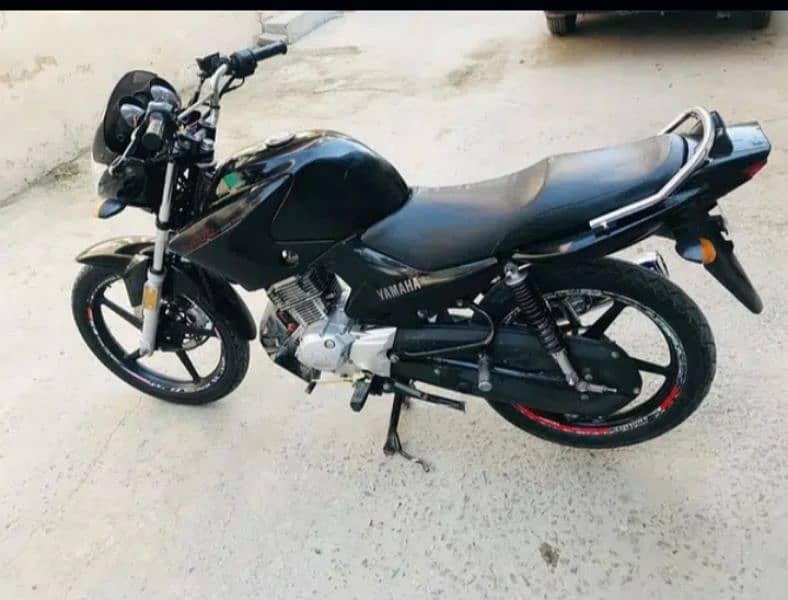 Yamha ybr 125
black colour 
2017 model 0