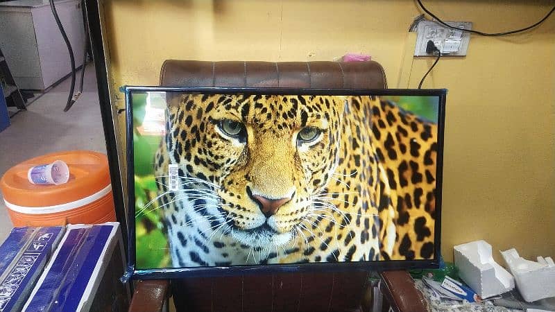 Pin pack 32 Inch LED TV WiFi 03345354838 2