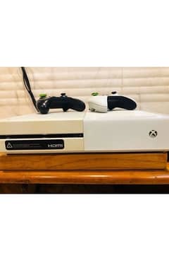 XBOX ONE Console / DVDs