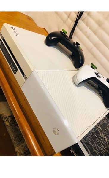 XBOX ONE Console / DVDs 2