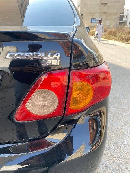 toyota corolla tail light and bumper 2