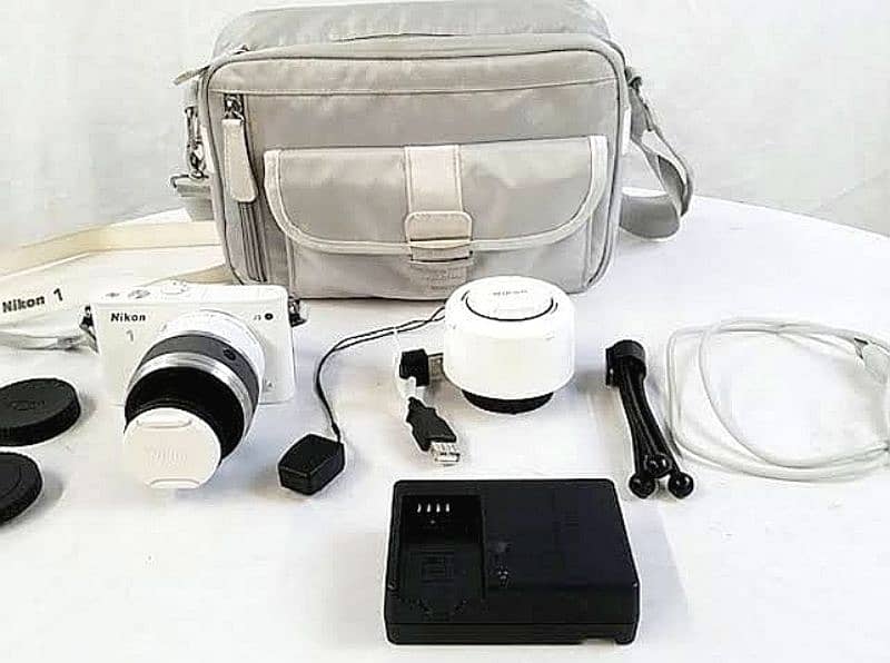 Nikon 1 J1 Mirrorless New Camera with 10-30mm VR & 30-110mm VR Lenses 2