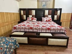 wooden king bed,side tables
