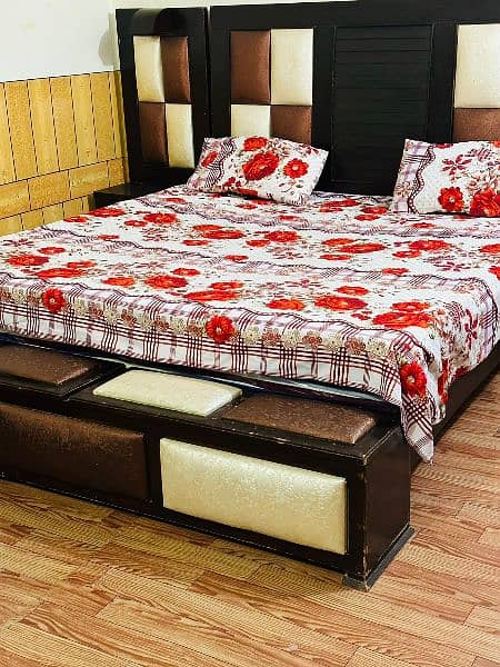 wooden king bed,side tables 4