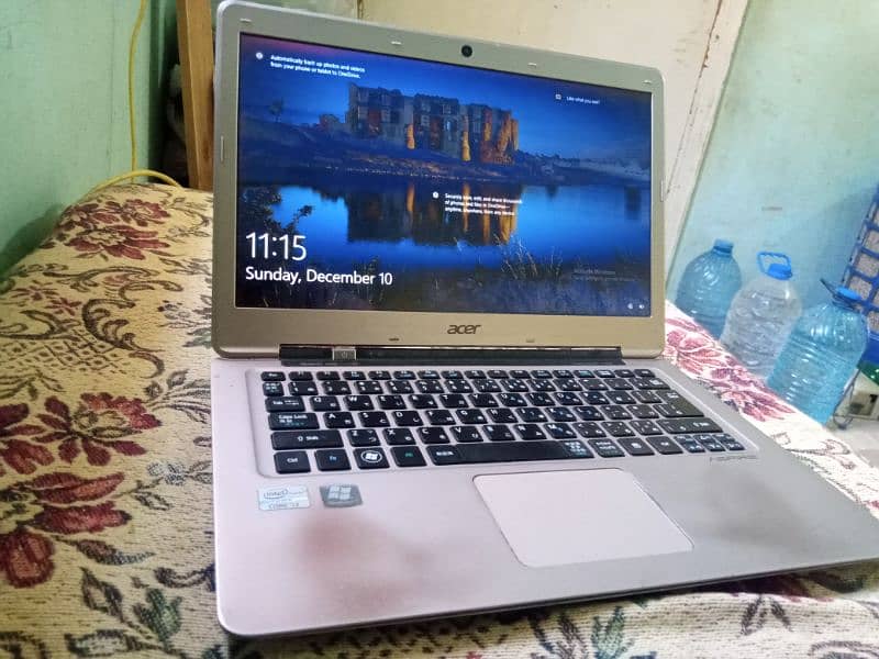 ultra slim laptop ACER 4