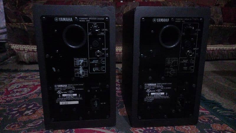 Yamaha HS5 (Pair) Studio Monitors 1