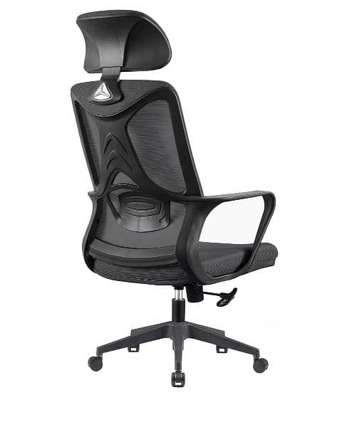any office chairs available contact on WhatsApp 0