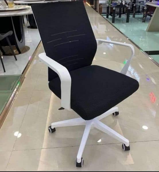 any office chairs available contact on WhatsApp 12