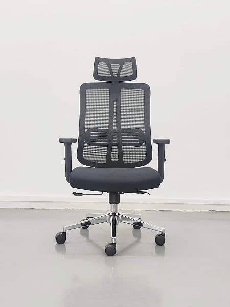 any office chairs available contact on WhatsApp 16