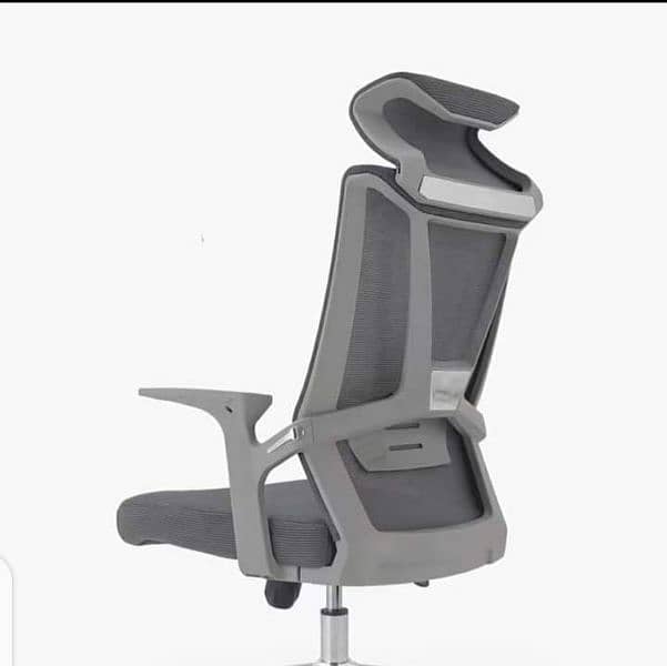 any office chairs available contact on WhatsApp 19