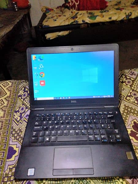 Dell Laptop latitude E7270 1
