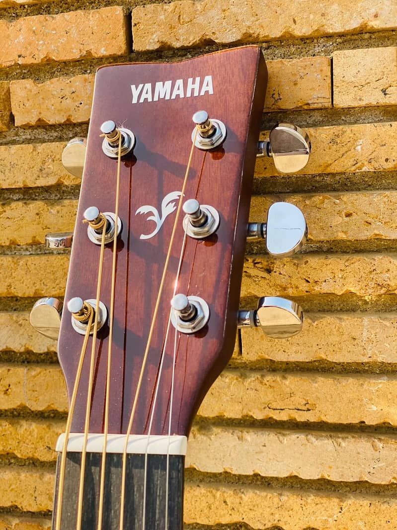 Yamaha F-600 Acoustic guitar Original (Made in Indonesia) 2