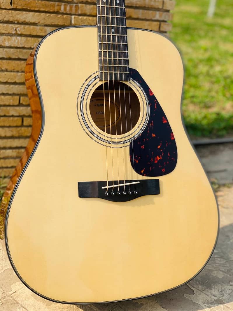 Yamaha F-600 Acoustic guitar Original (Made in Indonesia) 12