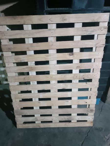 used pallet plastic wooden 3