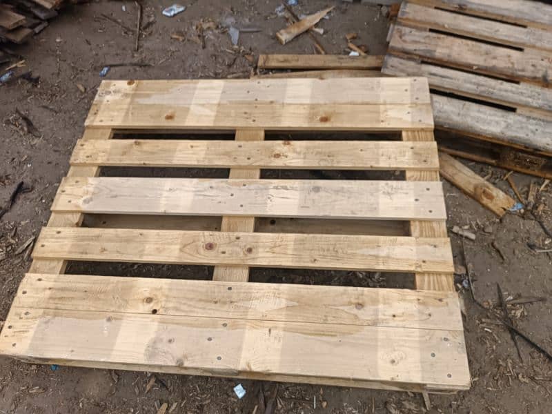 used pallet plastic wooden 4