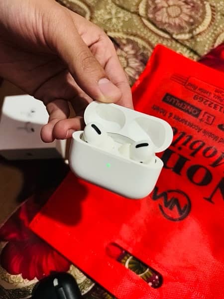 apple airpods pro first generation wireless charging 3