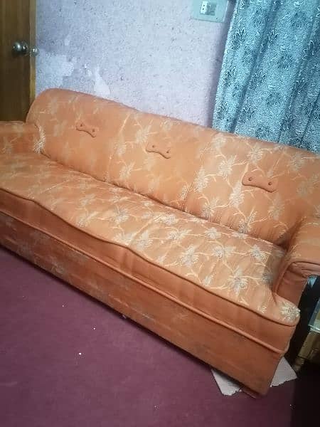 Imported sofa set in good condition urgent for sale 3