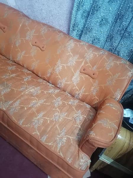 Imported sofa set in good condition urgent for sale 4